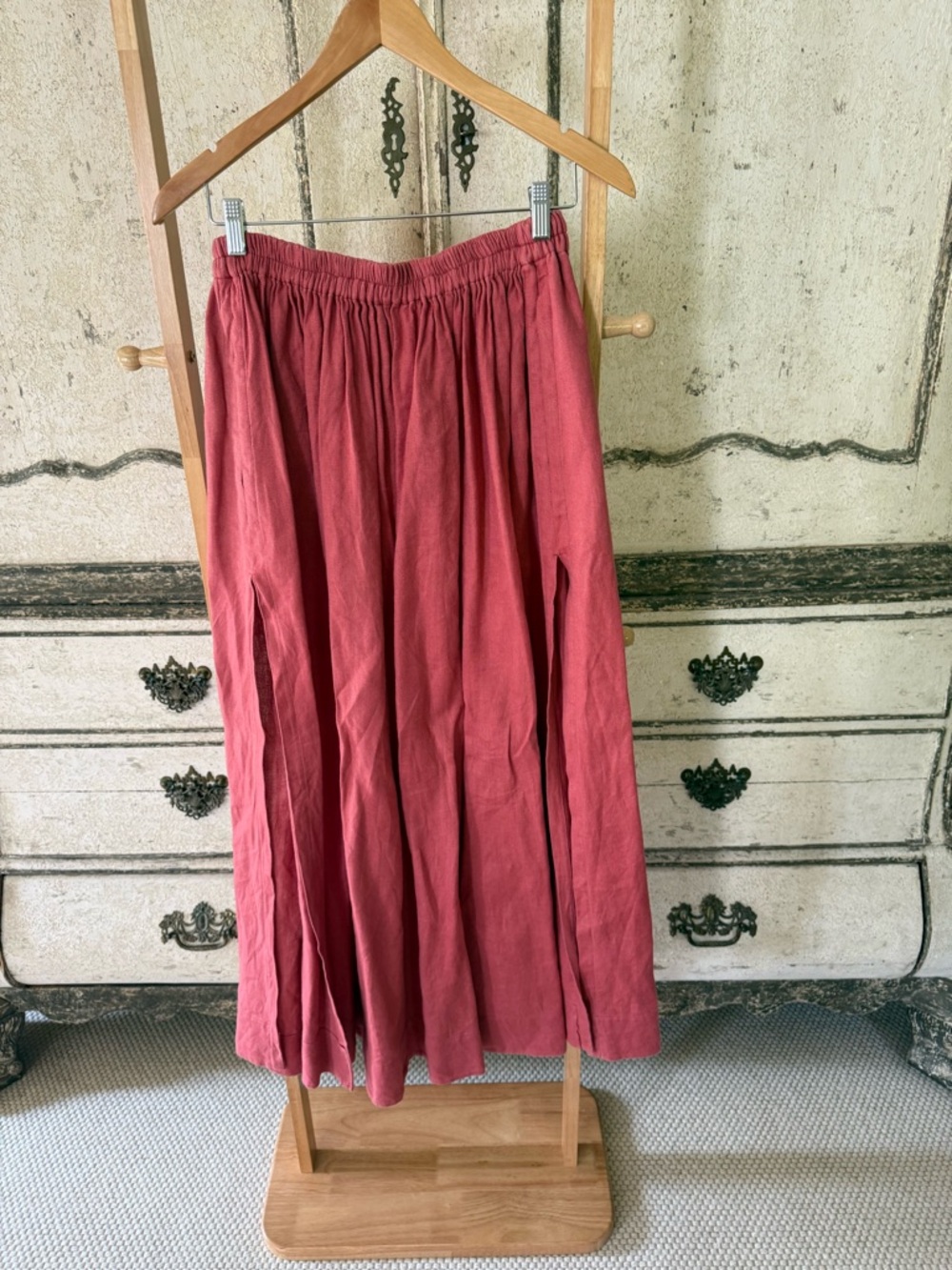 Matteau Women’s long Elastic-Waist Midi Linen Skirt in Dusty Rose - Picture 5 of 7
